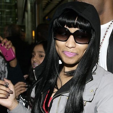 Nicki Minaj London1 Nicki Minaj Mobbed In London Airport [Photo]