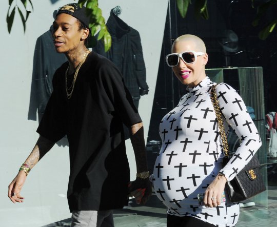 Wiz Khalifa Ring In The New Year With Amber Rose Baby Bump 