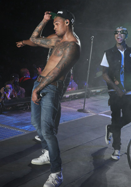 Video Chris Brown Performs Take You Down Look At Me Now Summer Jam Urban Islandz