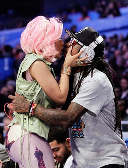 nicki minaj and lil wayne kiss 2012