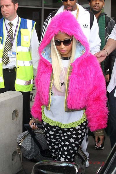 Nicki Minaj Greeted By Fans As She Touch Down In London [Photo] - Urban ...