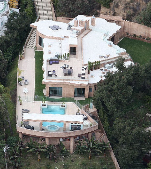 Rihanna Drop 12 Million On A New Mansion In The Sky [PHOTO] Urban