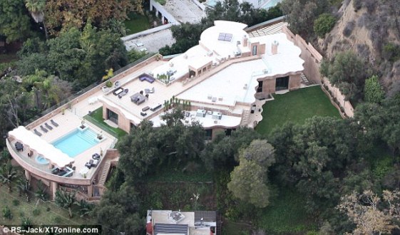 rihanna mansion pic 1