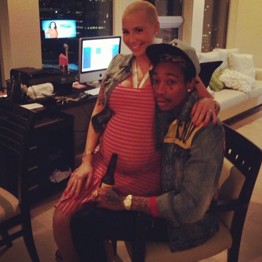 wiz khalifa and amber rose baby bump