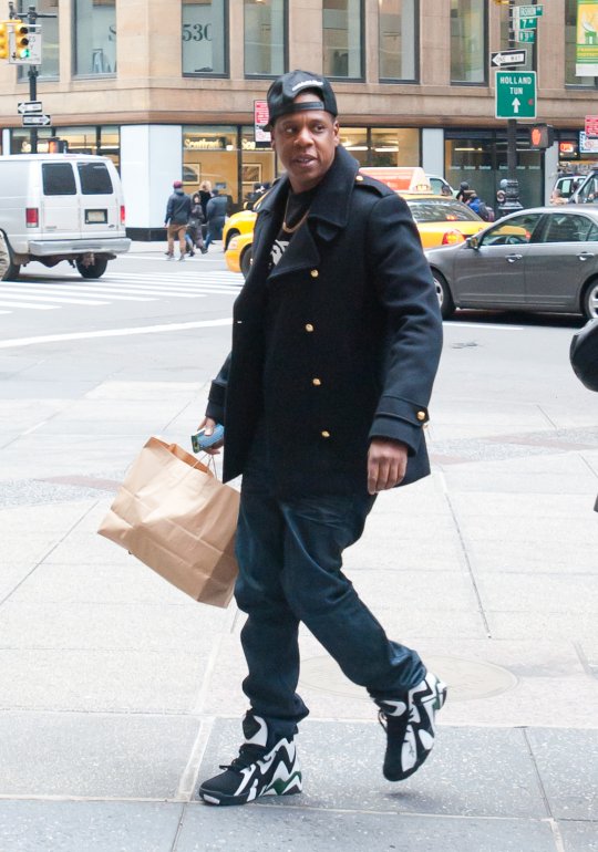 Jay-Z Rock Em Snapback And Reebok In New York [PHOTO] - Urban Islandz