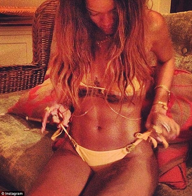 Rihanna bikini 2013 hawaii photo