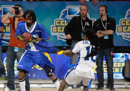 Snoop Lion And Lil Wayne Plays In Celebrity Beach Bowl [PHOTO] - Urban  Islandz