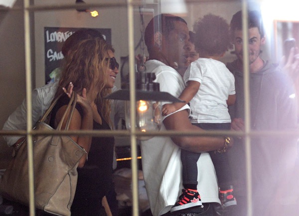 Beyonce jayz blue ivy dining