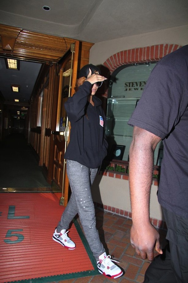 Rihanna leaving doctor office 2