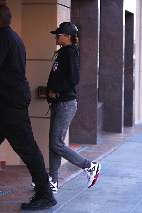 Rihanna leaving doctor office 2013