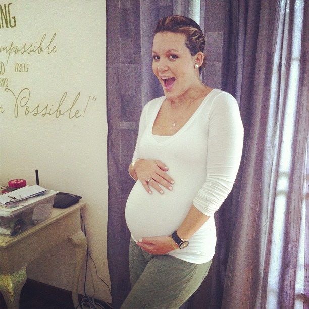 Tami Chynn Pregnant photo