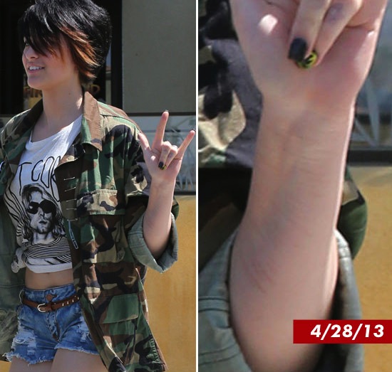 Paris Jackson wrist scars 1