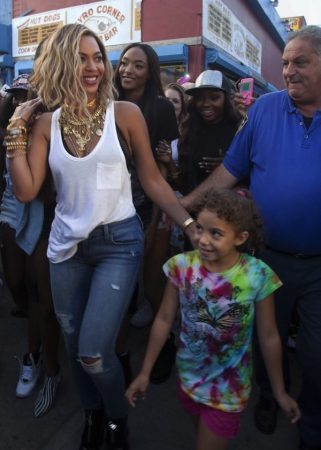 Beyonce Shoots New Music Video At Coney Island [PHOTO] - Urban Islandz