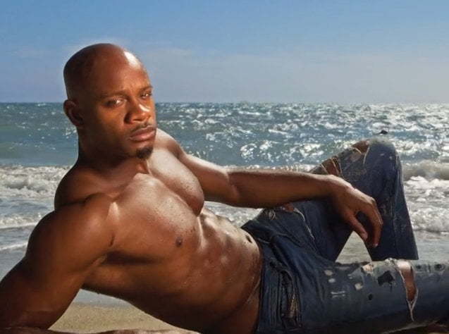 Asafa Powell abs