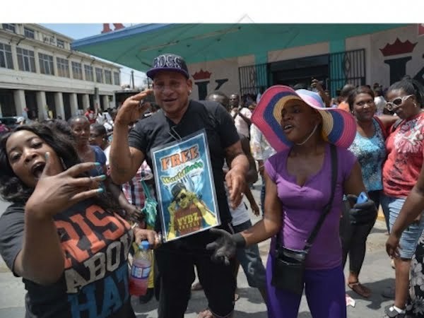 Kartel fans protest 2