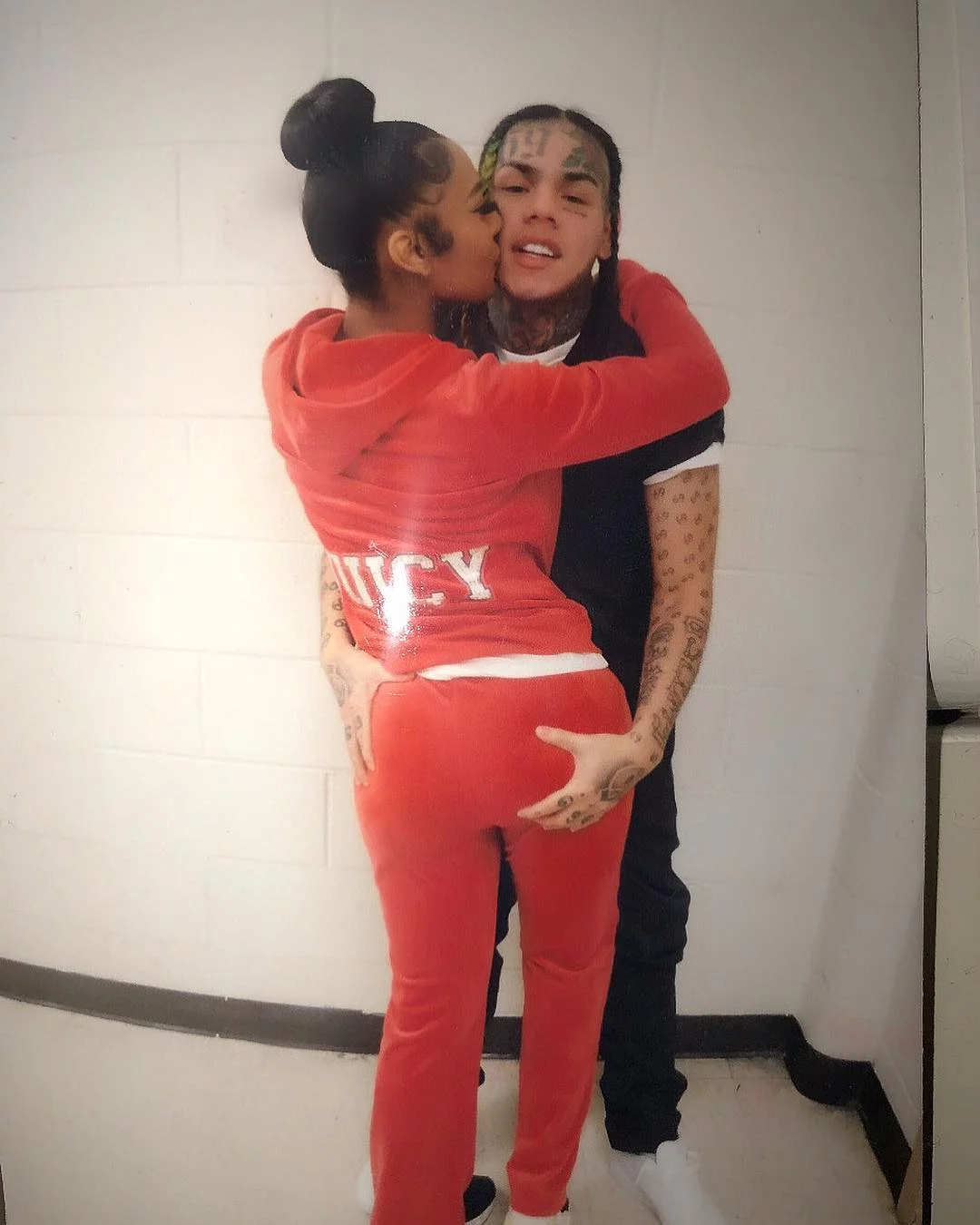 Tekashi 6ix9ine Baby Mama Cried On IG Live After New Girlfriend Visits Him  In Jail - Urban Islandz