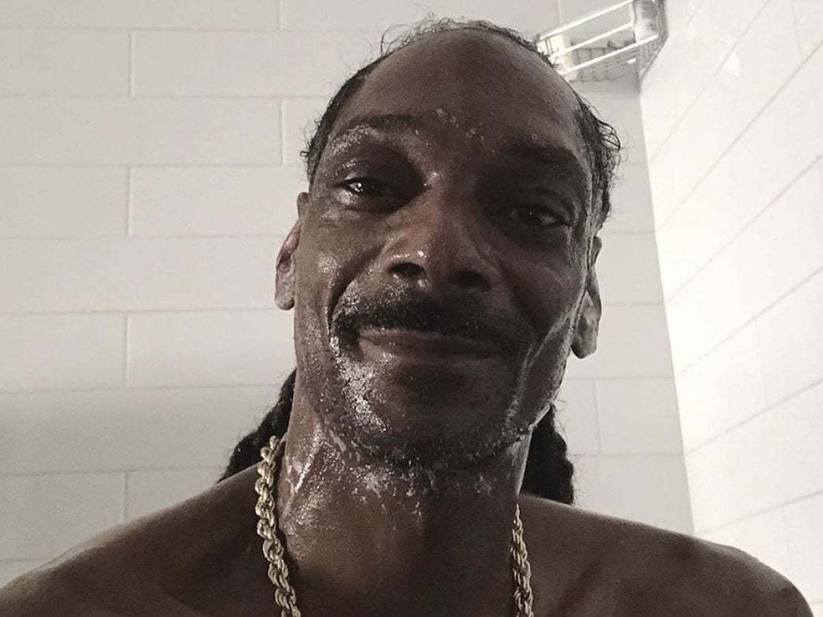 Uncle Snoop Dogg Showering Gone Viral, Snoop Dogg Bathtub