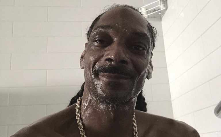 Meme? This Photo Of Uncle Snoop Dogg Showering Gone Viral - Urban Islandz