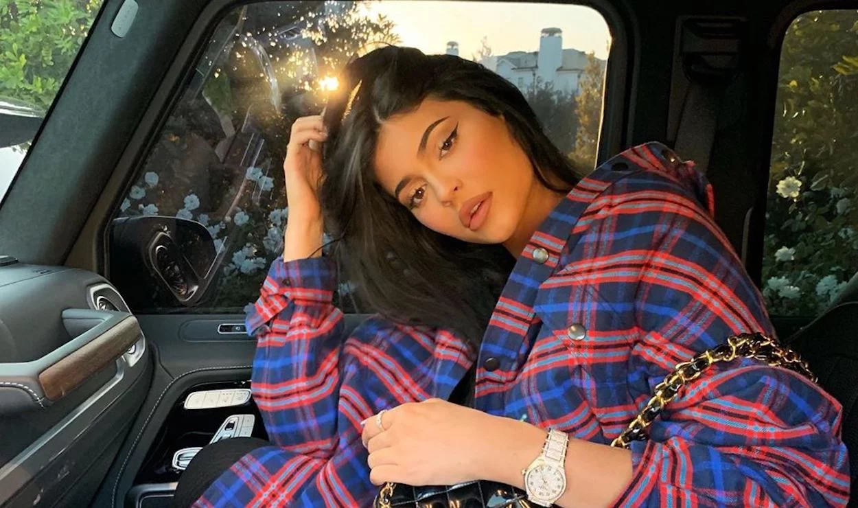 Kylie Jenner Donates $1 Million to Australia Fire Relief After Receiving  Backlash for Wearing Fur Slippers