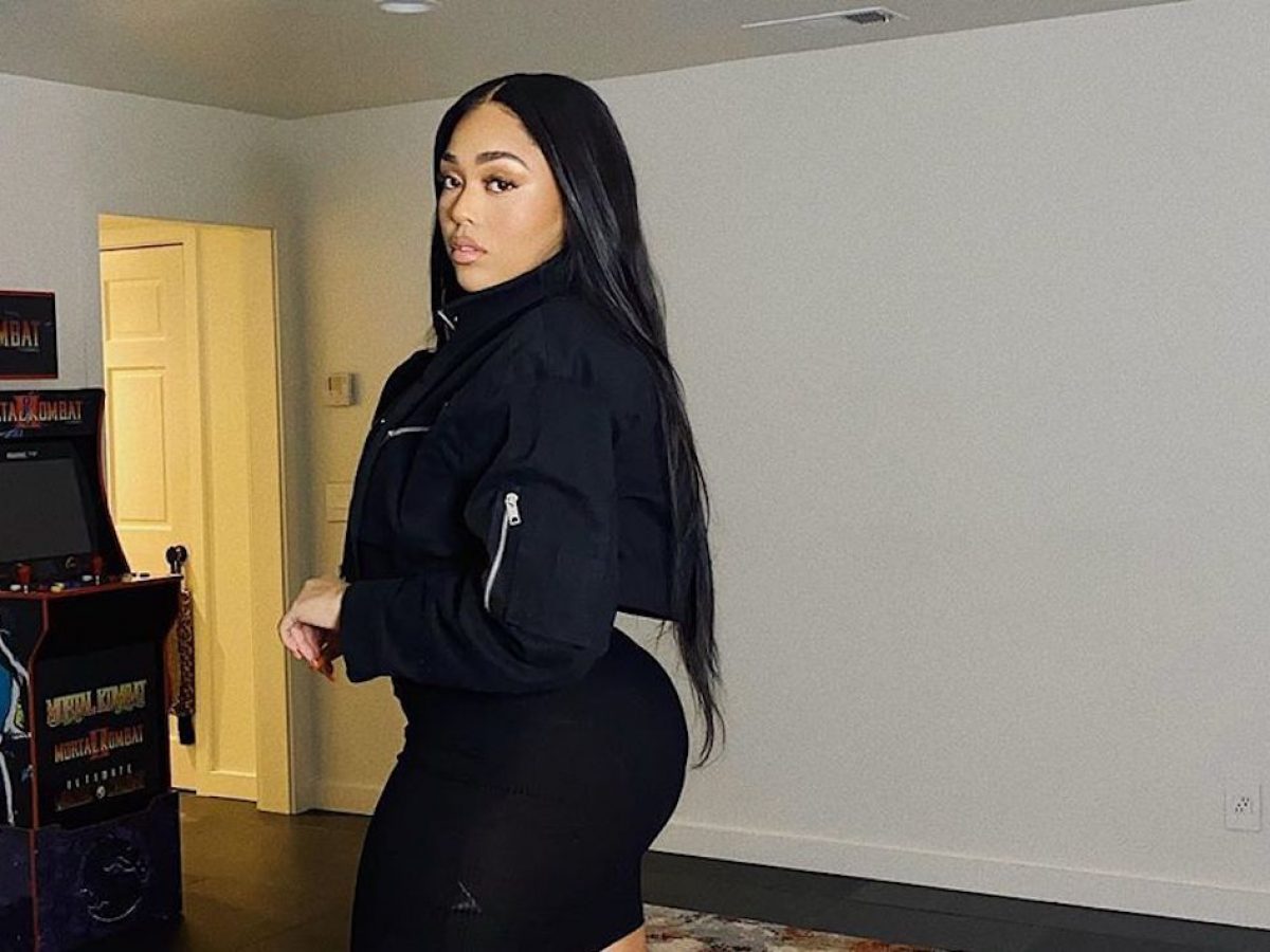 Jordyn woods ass - Jordyn Woods poses topless for images she hints were tak...