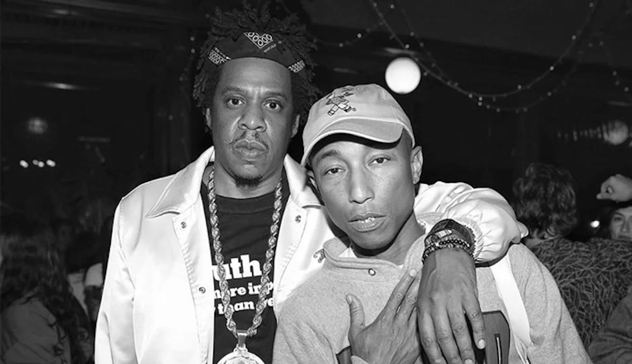 TUG - Jay Z e Pharrell Williams em 2003. #tbt #jayz #pharrell # pharrellwilliams #2003 #00 #goat #durag #history #duraghistoryweek #rapper  #rap #hiphop #culturaderua #black #blackmusic #nofilter #tbtderespeito