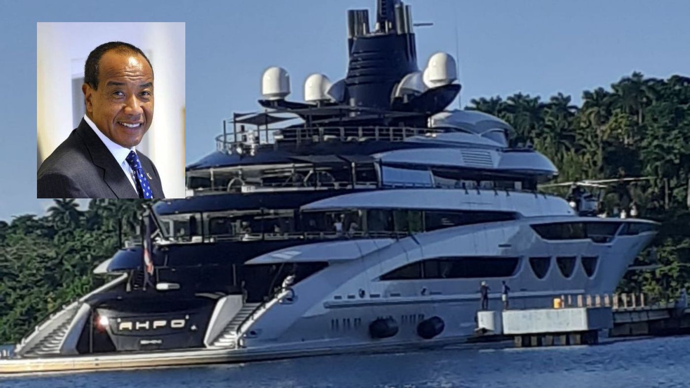 who owns a billion dollar yacht