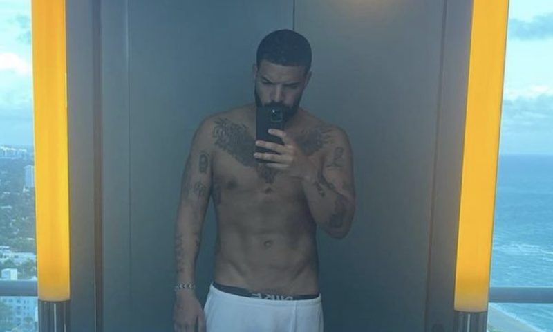 Drake selfie