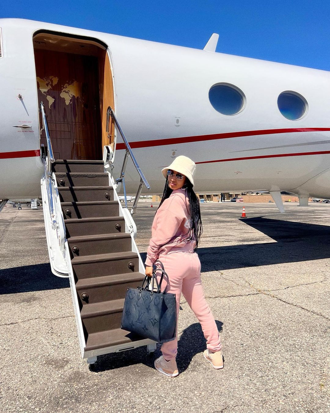 Shenseea private jet